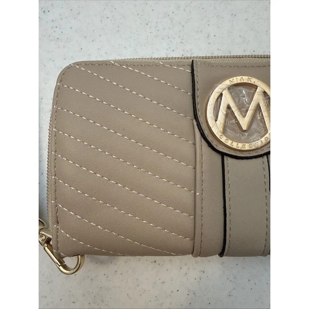 MKF by MIA K FARROW Large Zip Around 4x8. Wristlet /Wallet Cream